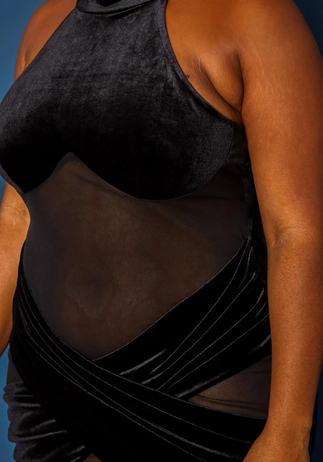 Plus Size Velvet Mesh Contrast Bodycon Mini Dress - Image 5